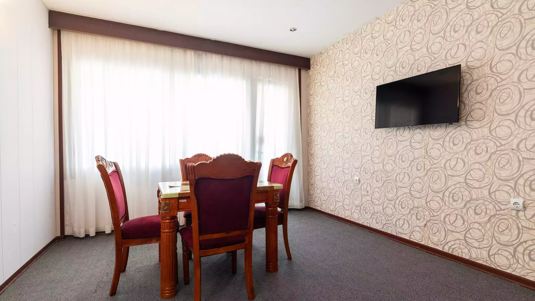 Alibaba https://cdn.alibaba.ir/ostorage/hotel-accommodation-images/670533f36af0f999b10ac2ed_66e939ef79e696602f42e3f6_هتل پارمیدا - سوئیت دوخوابه چهارتخته (1).webp